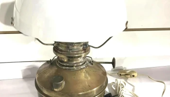 Lampara De Sobre Mesa Cuerpo De Bronce