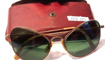 Lentes de dama pequeños en estuche Willsonites enchapado en oro