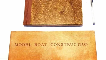 Libro de modelos de barcos y otro de señales marítimas