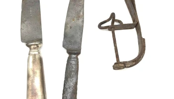 Lote X 2 Cuchillos Antiguos Sellos Toledo Y Solingen Con Encendedor Chispero Antiguo