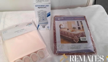 mantel, cortina de baño y lampara
