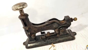Maquina engrampadora en hierro gran tamaño