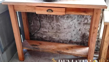 Mesa arrime en madera maciza con cajón