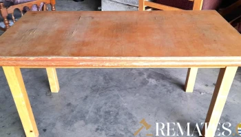 mesa de comedor color marron