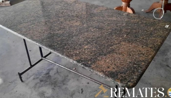 mesa de comedor tapa de granito base de hierro