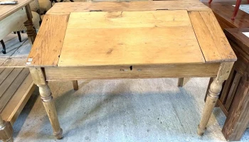 Mesa Escribania En Pino Blanco Patas Torneadas 1,13 X 0,70 X 0,86 Alto