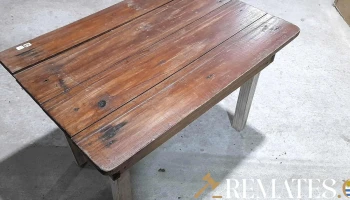 mesa ratona de madera color marron