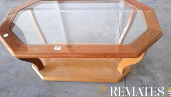 mesa ratona en madera con tapa de cristal