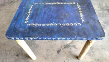 mesa ratona tapa azul patas blancas