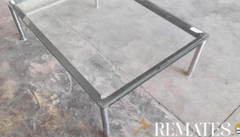mesa ratona tapa de cristal y base de hierro cromada