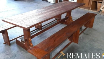 mesa y 2 bancos para barbacoa