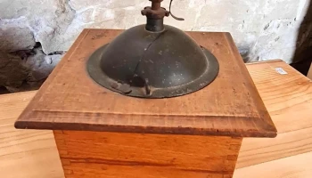 Molinillo de café antiguo