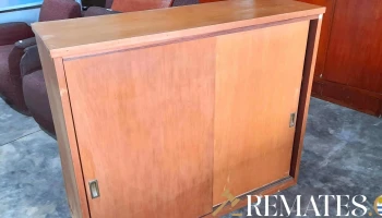 mueble bajo tipo biblioteca de 2 puertas color marron claro