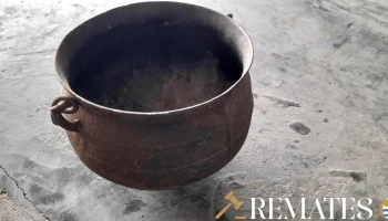 olla de hierro de 3 patas
