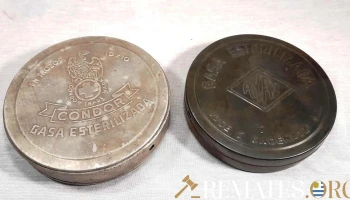 Par de latas antiguas de gasa