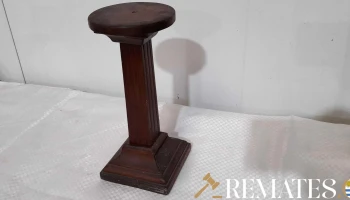 pedestal de madera