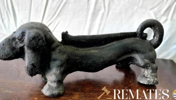 Perro limpiabotas de fundicion