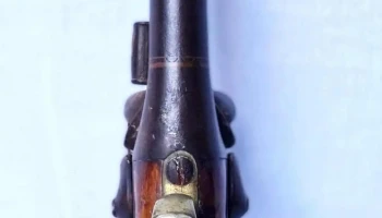 Pistolón muy  antiguo sano