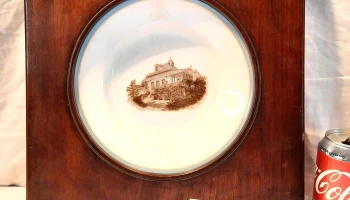 Plato hondo enmarcado en madera de castillo francés fechado 1855 Paris 24 cm diámetro
