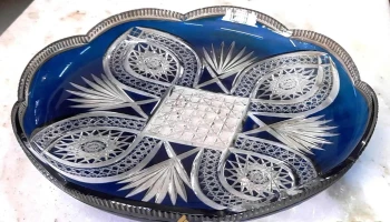 Plato o fuente en cristal azul