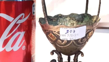 Porta mate de plata y oro con escudo nacional sin el recipiente