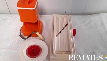 rallador blanco y naranja