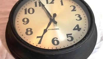 Reloj antiguo de estación Ferrocarril ingles en chapa