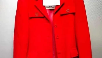 Saco de paño color rojo, talle M