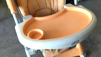silla para niño que coma gris y naranja