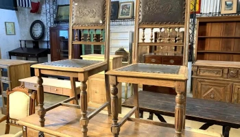 Sillas En Roble Tapizadas  En Cuero Repujado