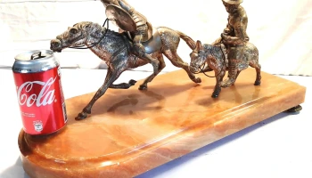 Soberbio grupo Don Quijote y Sancho Panza cabalgando base mármol años 1930