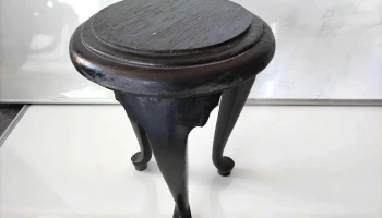 taburete o mesa auxiliar