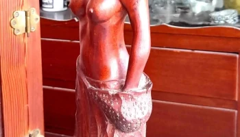 Talla madera Mujer india