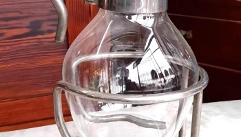 Tetera con pequeña averia en boca