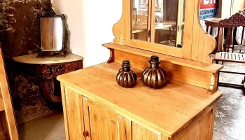 Toilette antiguo en pino viejo