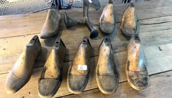 Tres Pies Zapatero Y 8 Hormas De Madera