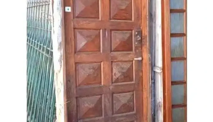 1 puerta exterior