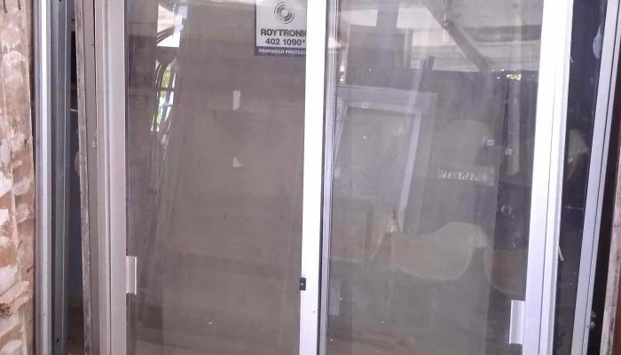 1 ventana de aluminio