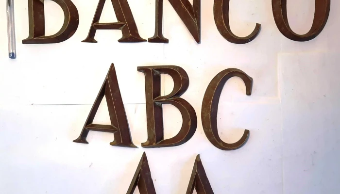 10 letras de bronce 11 cm de altura