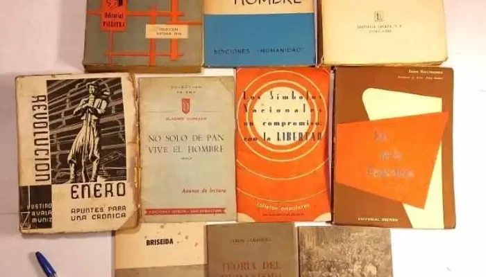10 libros: La Paz del Hombre, Fin de la Esperanza, Escuela de los Dictadores, etc. 2 de ellos dedicados por el autor a Luis Mazzey