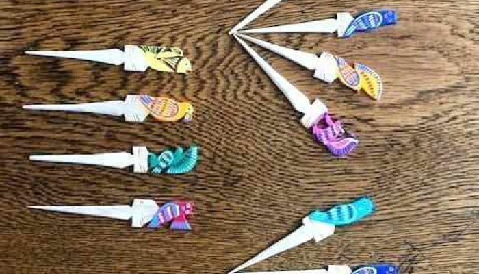 12 palillos artesanales tallados y pintados a mano de origen guatemala