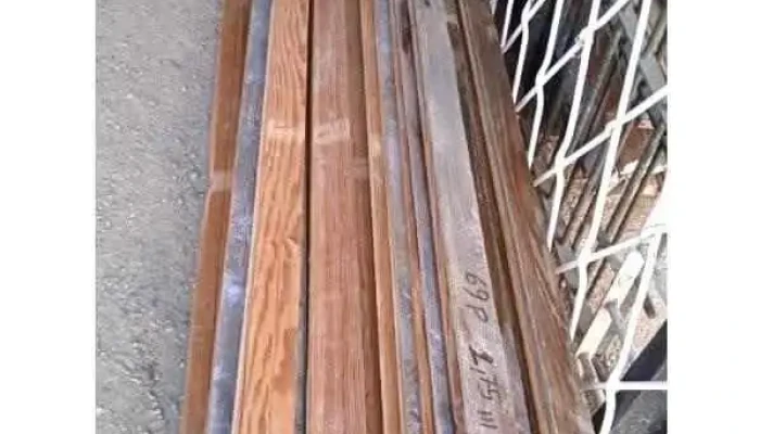 13 m2 de piso de pinotea