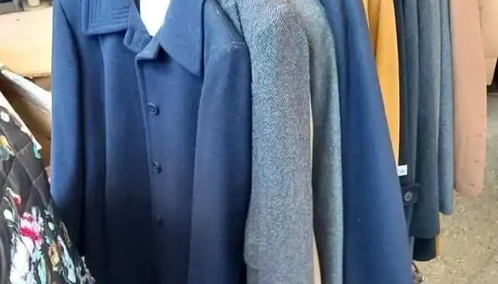 13 Sacos de dama, largos de paño de lana en varios talles