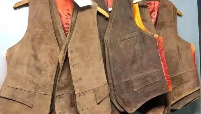 15 Chalecos de hombre en cuero marrón varios talles
