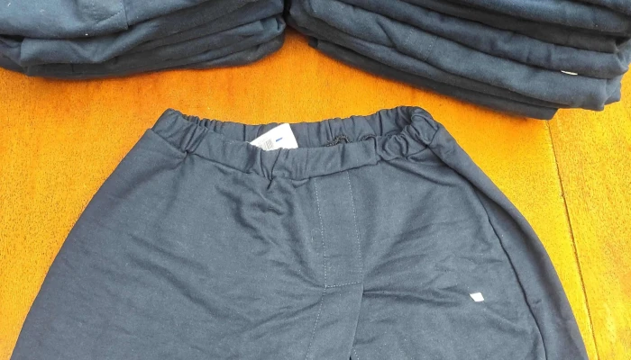 18 Pollerines mas dos bermudas de liceo