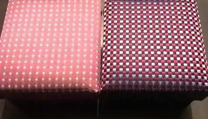 2 cajas con corbatas y gemelos