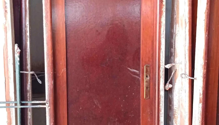 2 puertas de interior con vidrio, tablero de duraboard