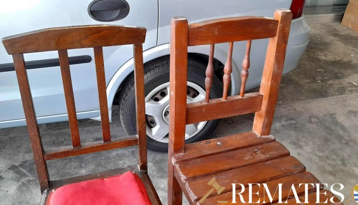 2 Sillas En Madera Una Con Asiento Rojo -  3 - 17-06-2021