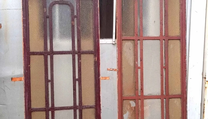 2 ventanas de hierro antiguas