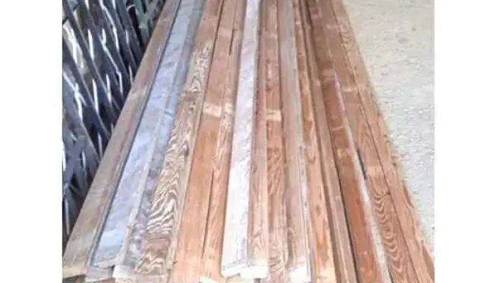 30 m2 de piso de pinotea